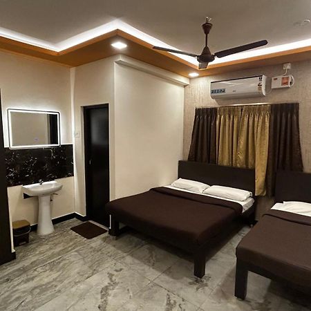 Rmc Travellers Inn Ченай Екстериор снимка