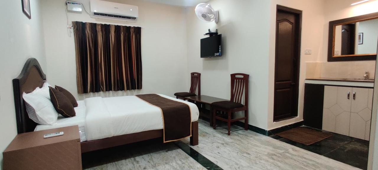 Rmc Travellers Inn Ченай Екстериор снимка