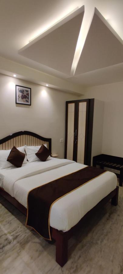 Rmc Travellers Inn Ченай Екстериор снимка