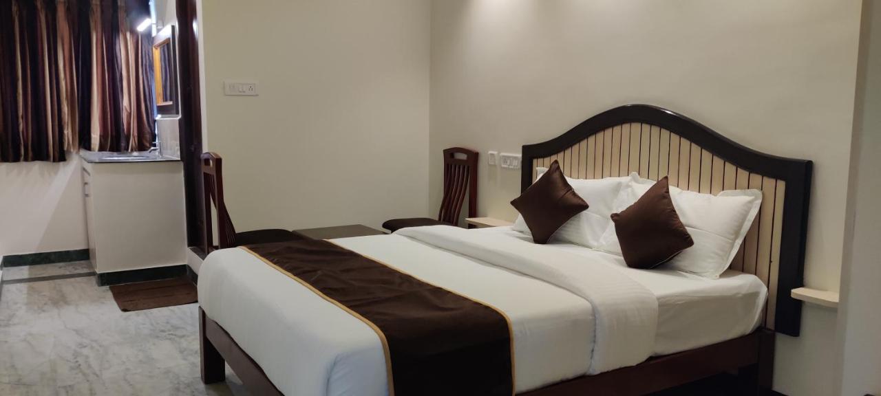 Rmc Travellers Inn Ченай Екстериор снимка
