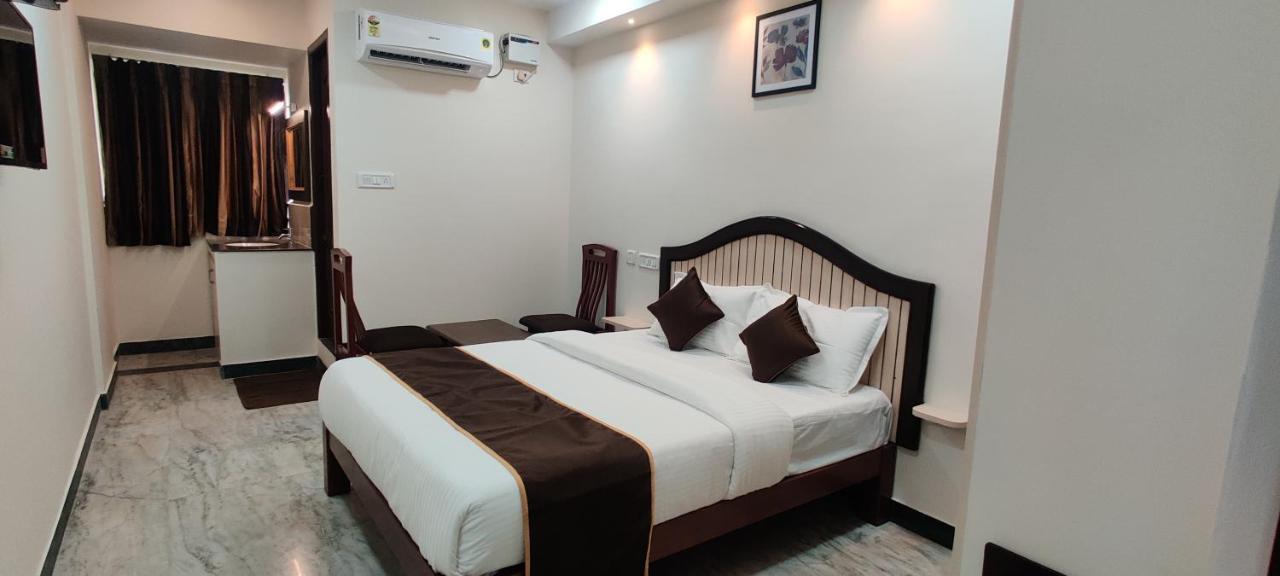Rmc Travellers Inn Ченай Екстериор снимка
