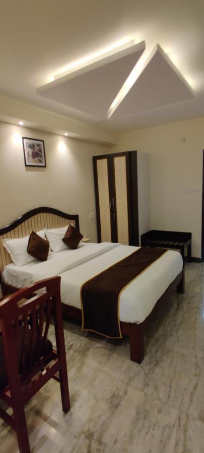 Rmc Travellers Inn Ченай Екстериор снимка