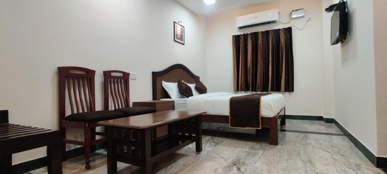 Rmc Travellers Inn Ченай Екстериор снимка