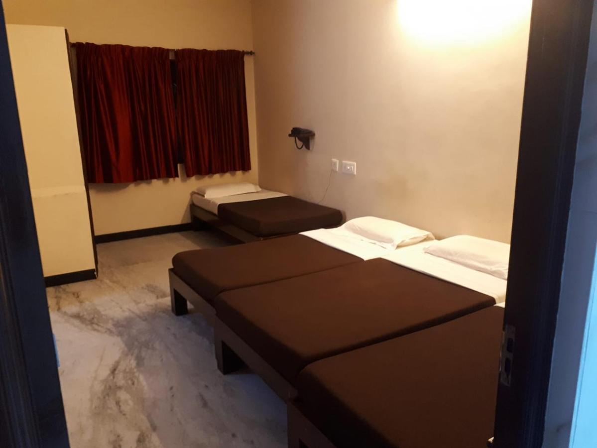 Rmc Travellers Inn Ченай Екстериор снимка