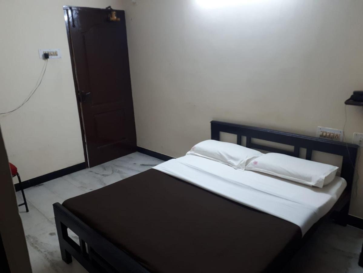 Rmc Travellers Inn Ченай Екстериор снимка