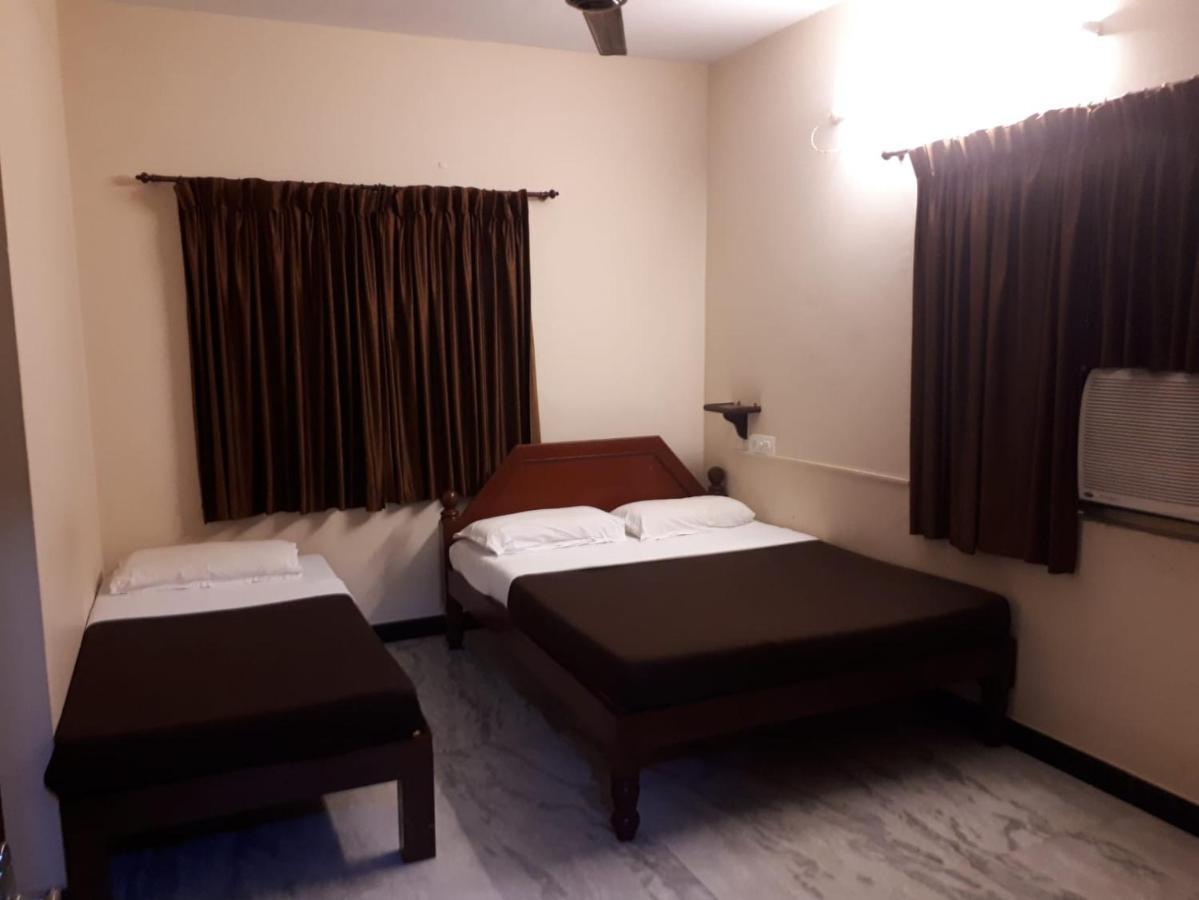 Rmc Travellers Inn Ченай Екстериор снимка