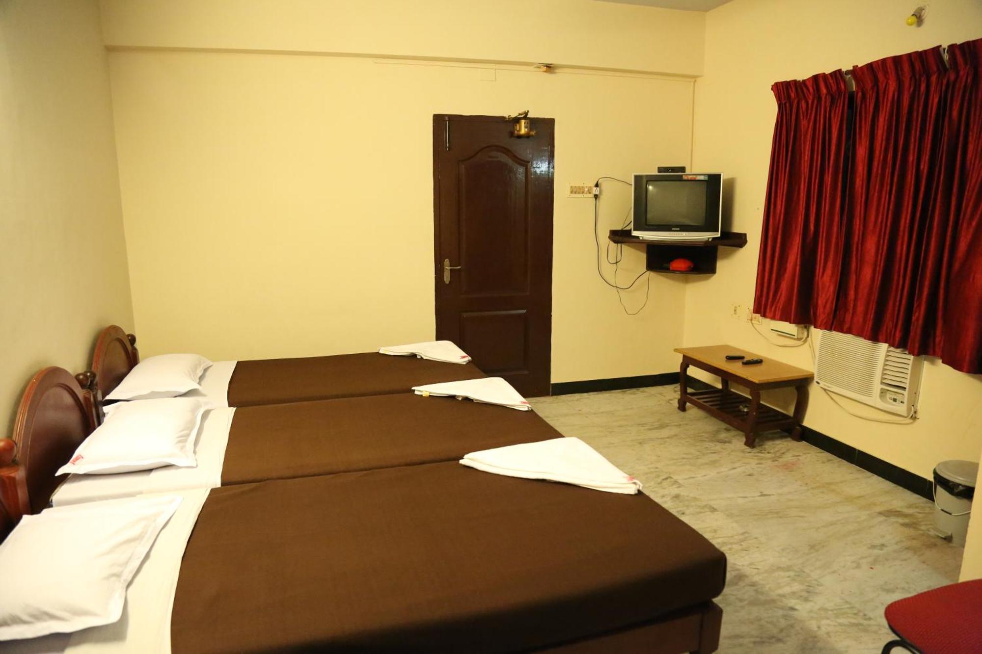 Rmc Travellers Inn Ченай Стая снимка