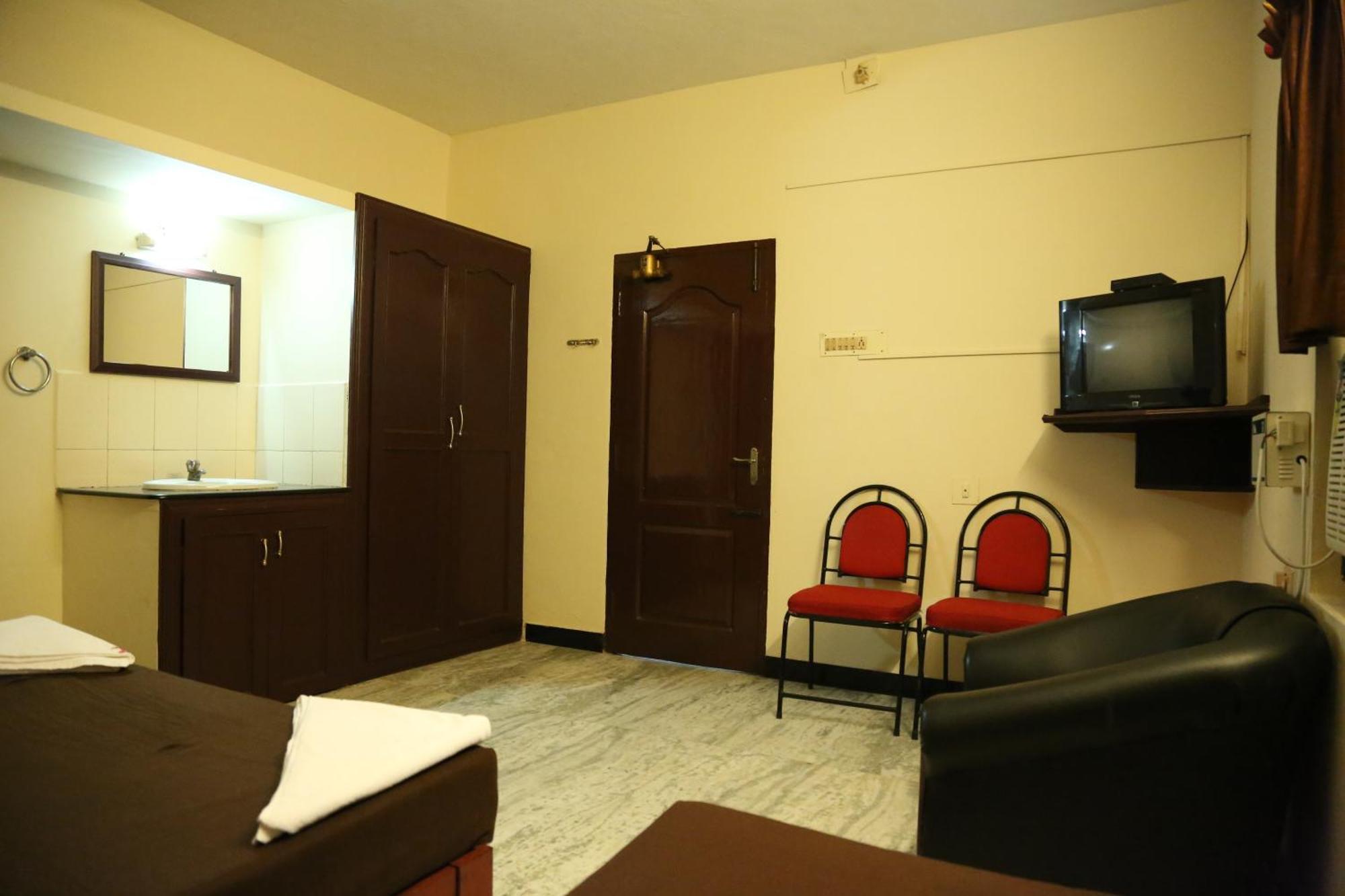 Rmc Travellers Inn Ченай Стая снимка