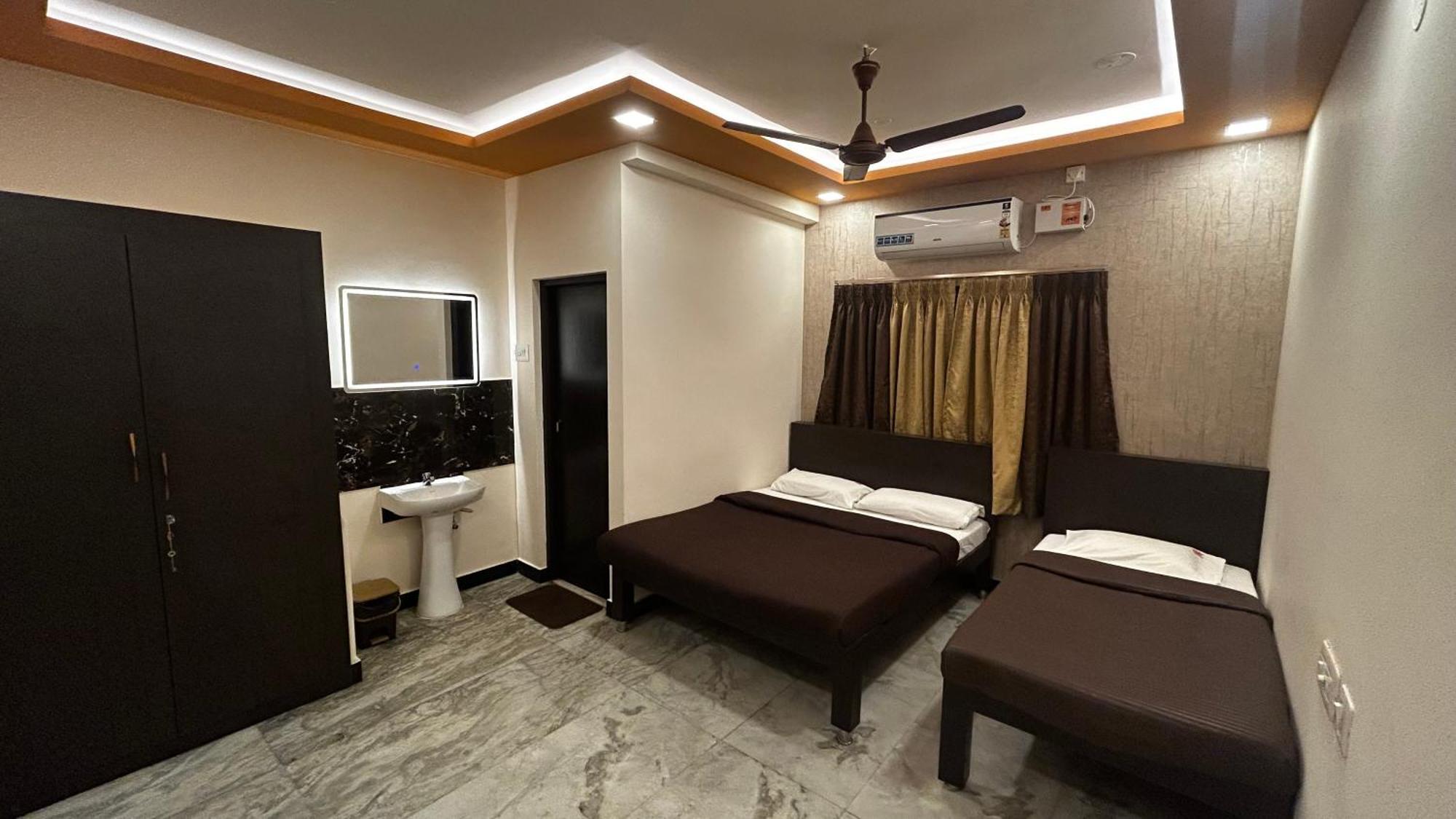 Rmc Travellers Inn Ченай Екстериор снимка