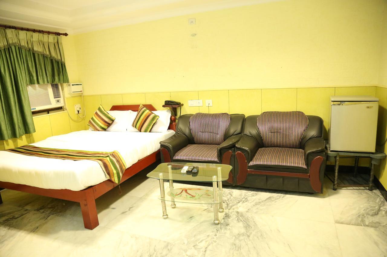 Rmc Travellers Inn Ченай Екстериор снимка