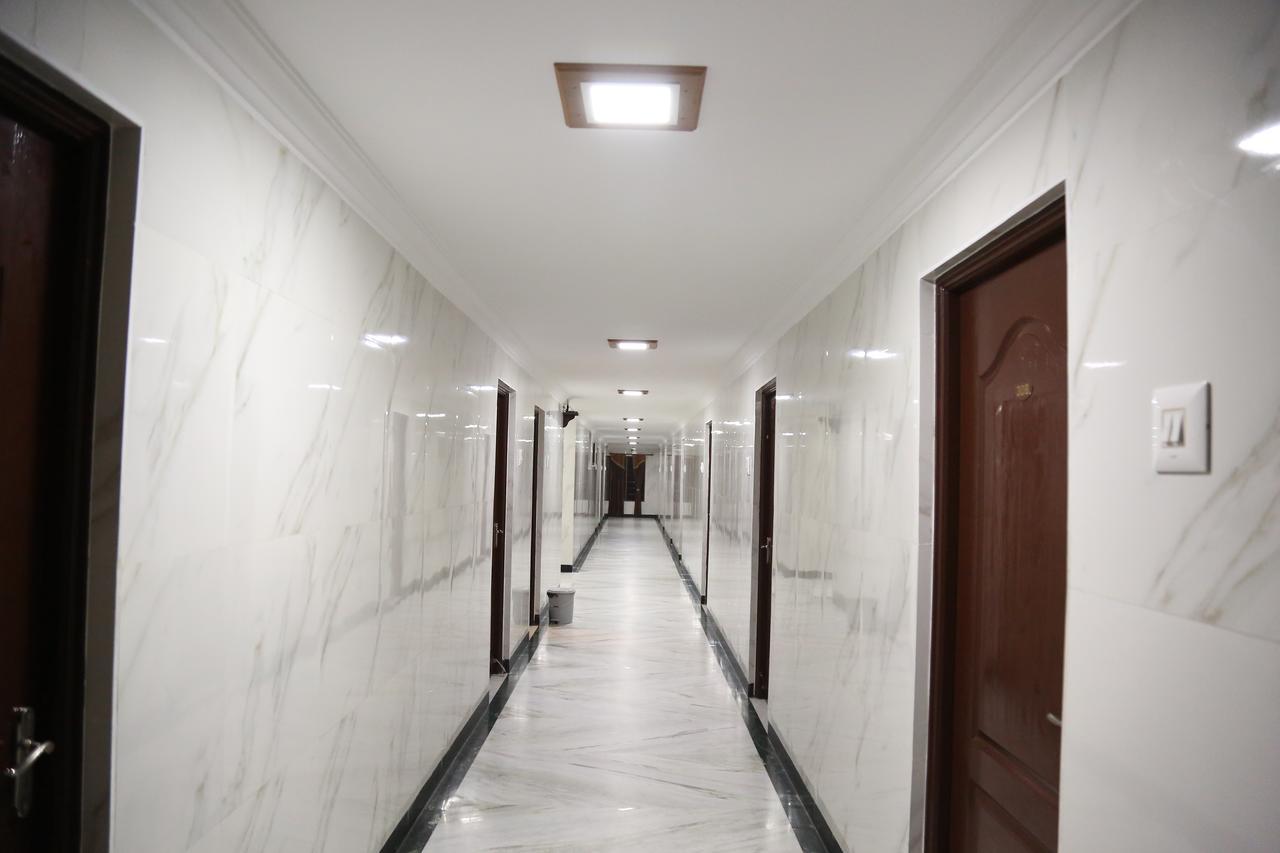 Rmc Travellers Inn Ченай Екстериор снимка