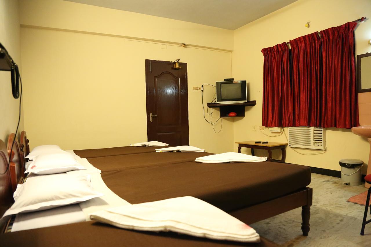 Rmc Travellers Inn Ченай Екстериор снимка